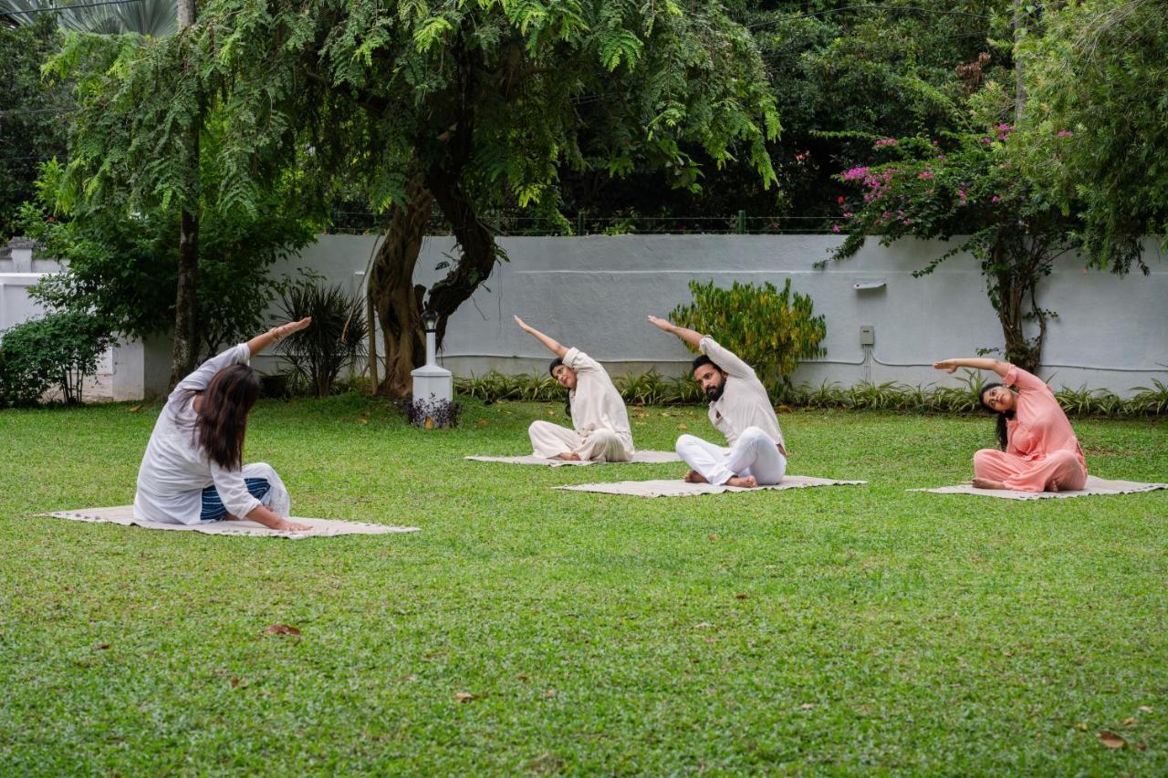 The Sacred Lotus Ayurveda Wellness Retreat Hotel Kochi Exterior photo